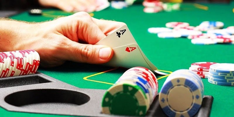Ưu điểm và nhược điểm của trang web cổng game thẻ bài Ek88 - Ek88